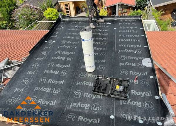 Dakrenovatie met Royal onderdak op plat dak in Meerssen Dakrenovatie met Royal onderdak op plat dak in Meerssen