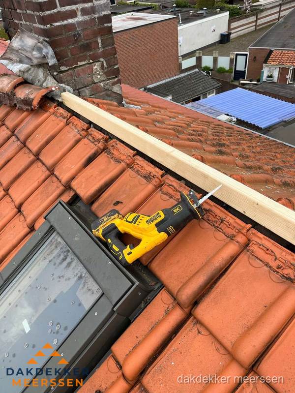 Kosten dak vervangen: werkzaamheden aan pannendak in Meerssen Kosten dak vervangen: werkzaamheden aan pannendak in Meerssen